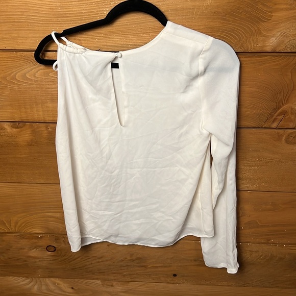 Krisa by Revolve One Sleeve Infinity Blouse Cream XS event wedding summer evenin - Picture 8 of 10